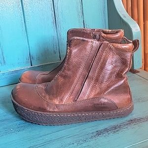 Earth vintage boots size 6.5 B